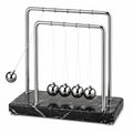 Pendule de Newton 35 cm en métal argenté avec socle noir décoratif