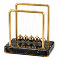 Pendule de Newton 30 cm en métal doré avec base en marbre noir décorative
